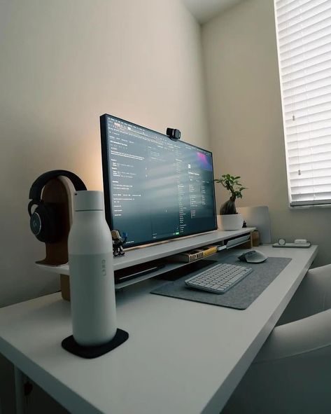 All white setup by @alexkpot || All product links are in bio 🏷 || Tag or Send us to be uploaded - Follow @itsworkflow - #setups #m1mac #setupinformation #macsetup #setup #workflow #isetups #itsworkflow #desksetup #officevibes #workspace #workspaceinspo #deskdecor #setupwars #plannersetup #dreamdesk #designerdesk #smarthome #homekit #WorkFromHome #wfhsetup #minimalsetup Mac Mini Set Up, Mac Studio Setup, White Setup, Spiderman Room Decor, Mac Setup, Dream Desk, Computer Desk Setup, Desk Setups, Planner Setup