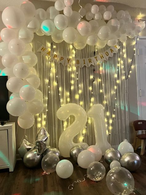 21st Birthday Home Decorations, 21st Ideas Decorations, Birthday Decoration Ideas 21, White And Silver 21st Party, Birthday Decorations White And Silver, Pink White Silver Party, 21st White Party, White Balloon Decorations Birthday, Grey And White Birthday Party Decor