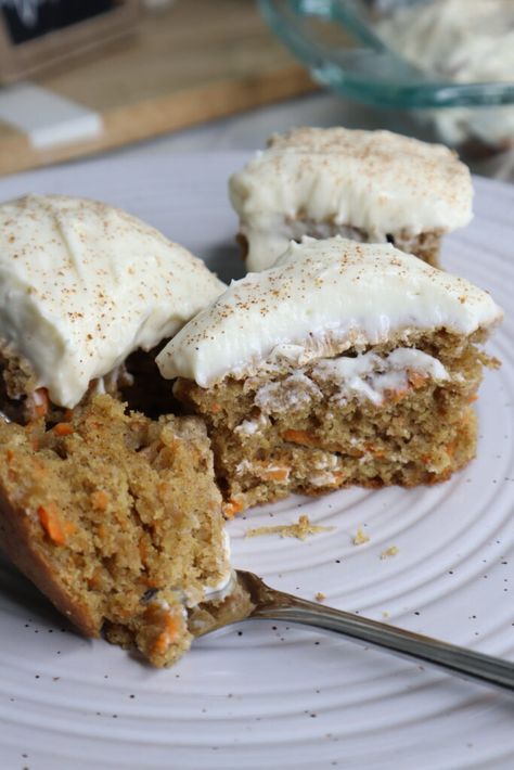 These Skinny Carrot Cake Bars will become a new Fall favorite! They are made with oats, low fat cream cheese, fresh carrots, & Greek yogurt. Cake Made With Yogurt, Low Fat Carrot Cake, Carrot Cake Bars, Fresh Carrots, Types Of Desserts, Healthy Weeknight Dinners, Nonfat Greek Yogurt, Healthy Substitutions, Cake Bars