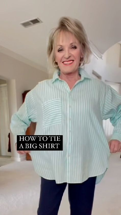 awellstyledlife on Instagram: I love big cotton shirts! Here’s a way to tie them that lays flatter than a knot and you don’t have to tuck anything in. #stylehack… Tie A Big Shirt, Tie A Shirt, Classic Fashion Looks, Shirt Knot, Fall Winter Hair Color, T Shirt Hacks, Outfit Hiking, Women Hiking, Shirt Hacks