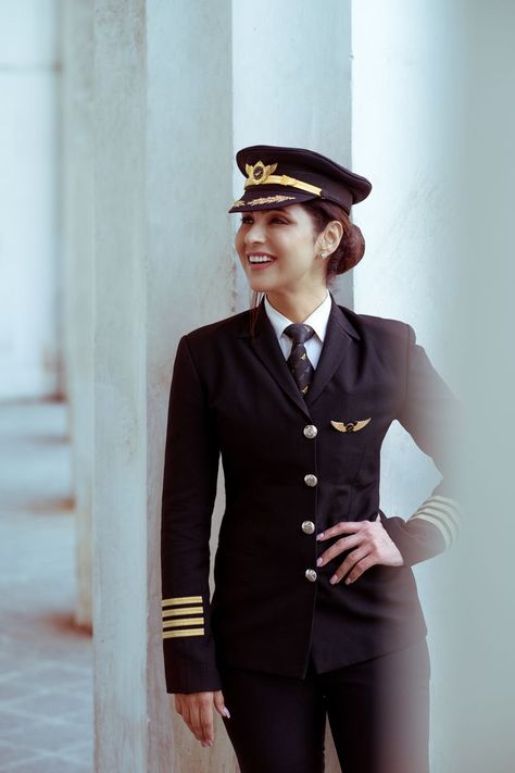 Celebrity Shoot Lady Pilot Aesthetic, Lady Pilot, Isro India, Women Pilot, Female Pilots, Ugly Love Colleen Hoover, Pilot Uniform, Airline Uniforms, Student Pilot