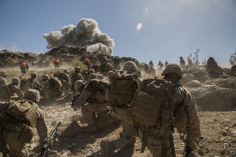 Marines In Combat, Marine Pictures, Military Images, Military Photography, Us Special Forces, Military Gear Tactical, Military Photos, United States Marine, Us Marines