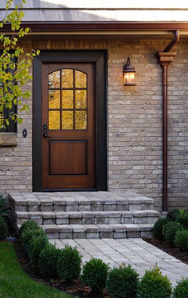 Exterior door that looks INCREDIBLY welcoming despite the plain front facade it's set in. Rustic Front Door Ideas, Cottage Doors, Pintu Interior, Front Door Ideas, Rustic Front Door, Front Facade, Entryway Mirror, Wood Front Doors, Exterior Makeover