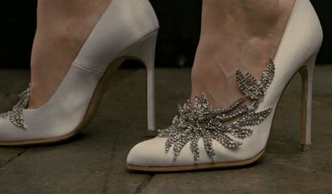 Bella's shoes for her wedding to Edward: Twilight Bella Wedding Dress Twilight, Bella Swan Wedding, Bella Swan Wedding Dress, Twilight Wedding Dresses, Bella Wedding Dress, Twilight Wedding, Swan Wedding, Looks Kate Middleton, Formal Pumps