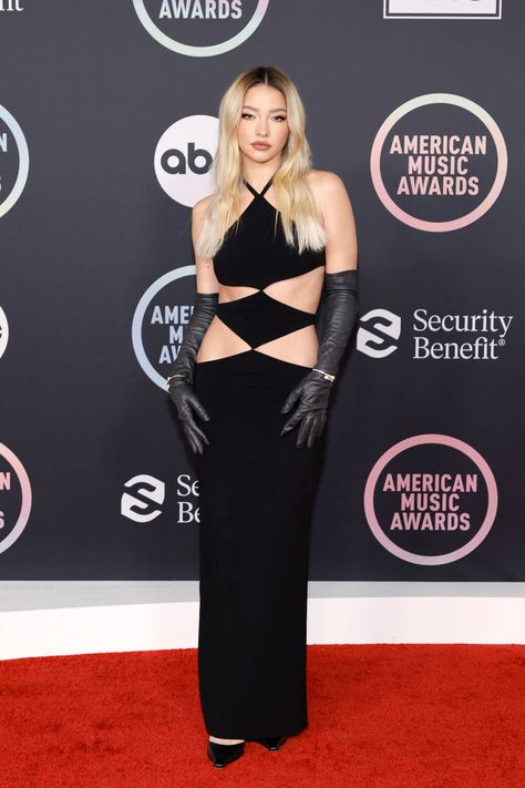 American Music Awards 2021: Fashion—Live From the Red Carpet | Vogue Amas Red Carpet, Jojo Jojo, Liza Koshy, Winnie Harlow, Madelyn Cline, Red Carpet Outfits, Red Carpet Ready, David Koma, Double Denim