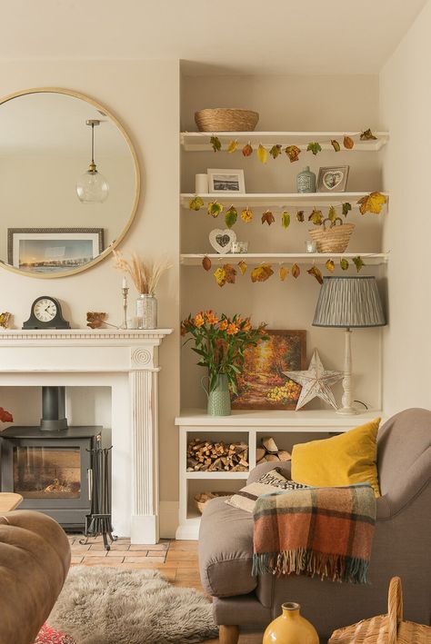 autumn living room home decoration Autumn Living Room Decor, Alcove Ideas Living Room, Autumn Living Room, Victorian Living Room, Fall Living Room Decor, Fall Living Room, Cosy Living, Cottage Living Rooms, Cosy Living Room