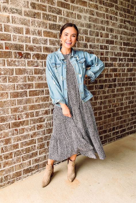 Oversized Denim Jacket Dress Outfit, Oversized Denim Jacket With Dress, Oversized Jean Jacket Outfit, Dress With Denim Jacket, Oversized Denim Jacket Outfit, Jacket With Dress, Jacket Over Dress, Oversized Black Denim Jacket, Oversize Denim Jacket