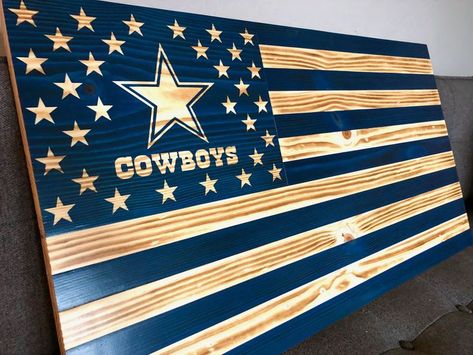 Rustic Wooden Dallas Cowboys Flag. Perfect Gift for Father's Day! Football Home Decor, Woodworking Signs, Diy Flags, Dallas Cowboys Flag, Wooden Flags, Handmade Flags, Diy Flag, Football Diy, Favorite Sibling