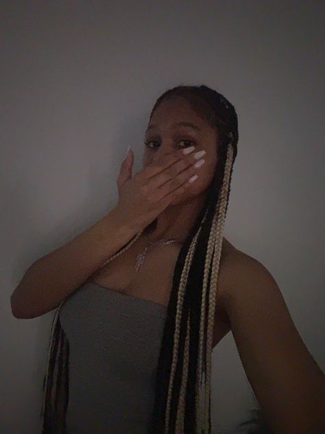 Braided Hairstyles Blonde And Black, Black Brown And Blonde Knotless Braids, Blonde Peakaboo Braids, Brown Blonde And Black Braids, Blond Peekaboo Braids, Peek A Boo Box Braids Blonde, Peakaboobraids Black And Blonde, Black And White Knotless Braids, Knotless Box Braids Peek A Boo Color