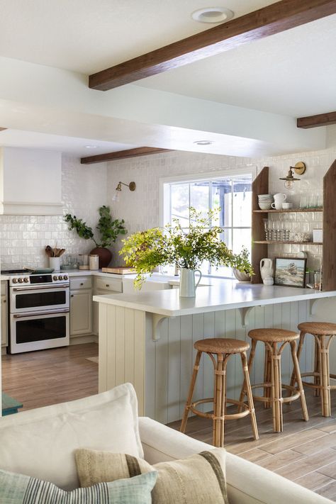 Odd Shaped Kitchen Layout, Vintage Kitchen Inspiration, Nancy Meyers Kitchen Aesthetic, Nancy Meyers Aesthetic Small House, Nancy Meyers Interiors, Kitchen With Character, Nancy Meyers Kitchen, Kitchen Without Upper Cabinets, 70s Home Remodel