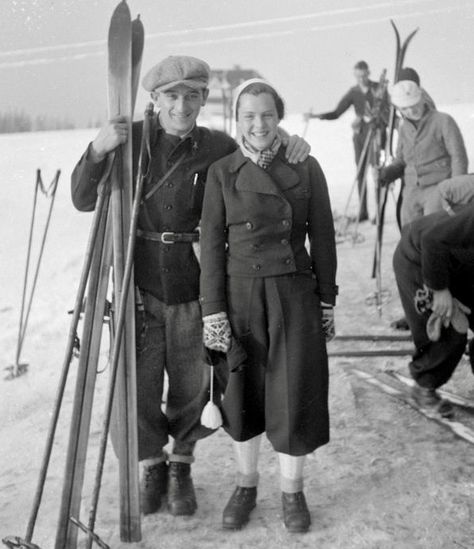 1930s Sportswear Women, Plus Fours, Hiking Winter, Sporty Jacket, Vintage Sport, Vintage Winter, Drawing Board, Ski Pants, Vintage Sports