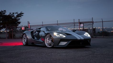 2017 Ford GT Ford Gt 2017, Luxury Cars Audi, Cars Audi, Dual Clutch Transmission, Grey Exterior, Stripe Outfits, Racing Stripes, Ford Gt, Car Features