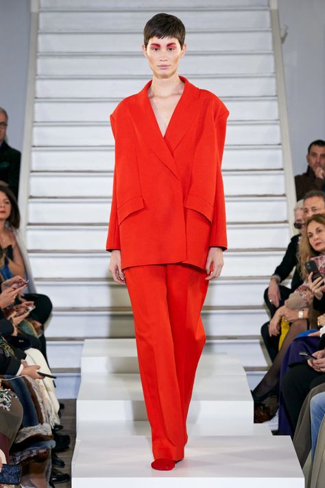 Maison Rabih Kayrouz Fall 2020 Ready-to-Wear Collection - Vogue Paris Fall Fashion, Fashion Maker, Maison Rabih Kayrouz, Rabih Kayrouz, Best Of Fashion Week, Monochromatic Fashion, Live Fashion, Print Trends, Long Black Dress