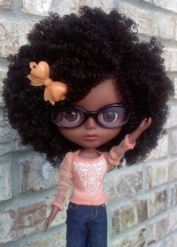 Blythe natural hair doll.  oh my goodness, this is the cutest!!!  My daughters should've had access to dolls like these..... Natural Hair Doll, Twisted Hair, Hair Doll, Beautiful Natural Hair, Pelo Afro, Natural Hair Beauty, Hair Crush, Natural Hair Journey, Black Doll