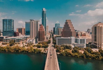 Austin Texas Skyline, Denver Skyline, Austin Skyline, City Skyline Silhouette, Visit Austin, Skyline Silhouette, Artificial Lake, College Town, Easy Day