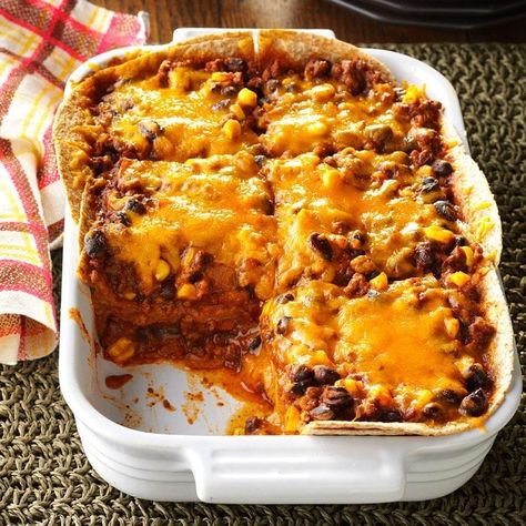 Tortilla Pie, Make Ahead Casseroles, Tortilla Bake, Mexican Casserole Recipe, Frijoles Refritos, Mexican Casserole, Beef Casserole Recipes, Healthy Casseroles, Ground Beef Casserole