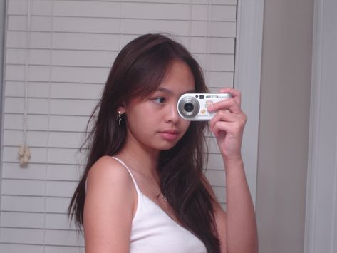 Film Camera Mirror Selfie, Mirror Camera Selfie, Digicam Aesthetic Photos, Digital Camera Mirror Selfie, Mirror Selfie With Camera, 2000s Camera Aesthetic, Film Camera Selfie, Computer Camera Selfie, Digicam Selfie