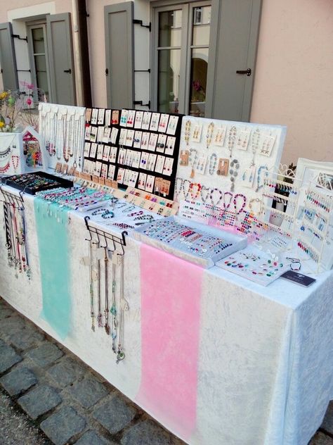 Booth Display Ideas Diy, Jewelry Display Booth, Craft Fair Vendor, Handmade Jewelry Display, Jewelry Table Display, Jewelry Shop Display, Jewelry Booth, Diy Gifts To Sell, Vendor Displays