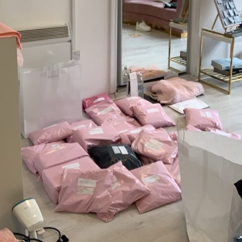 Parcels Aesthetic, Parcel Delivery Aesthetic, New Clothes Aesthetic Shopping Bags, Aesthetic Shopping Pictures Bags, Parcel Aesthetic, Delivery Aesthetic, Lots Of Shopping Bags Aesthetic, 2023 Moodboard, Parcel Delivery