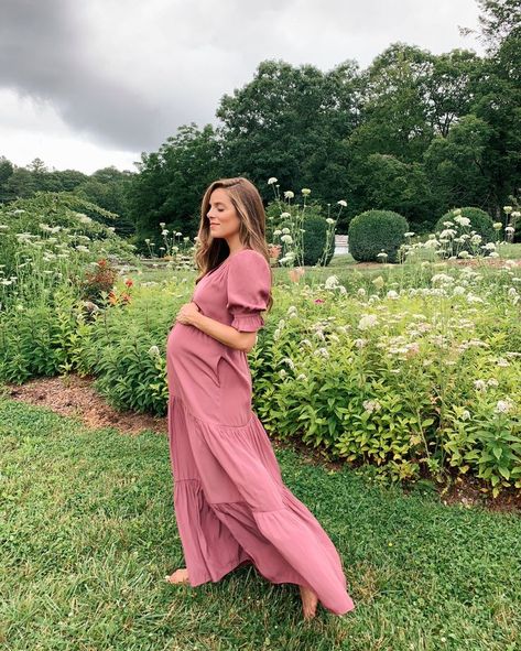 Pregnant In Summer, Celebrities Pregnant, Maternity Jeans Outfit, Maternity Clothes First Trimester, Maternity Clothes Summer, Julia Berolzheimer, Cute Maternity Outfits, Stylish Maternity Outfits, Pregnancy Looks