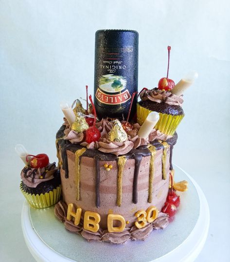 Bailey Shots, Black And Gold Birthday Cake, Gold Birthday Cake, Dairy Free Cake, Vegan Cakes, Cake Inspo, Chocolate Drip, 30th Birthday Parties, Cake Cover