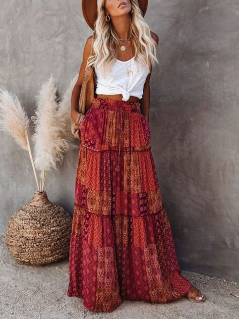 It's time to let go of your ordinary wardrobe and embrace the free spirited side of fashion! Our boho maxi skirt is here to help you do just that. This bohemian maxi skirt features a floral print that is sure to catch everyone's eye. Pair it with sandals, a statement necklace, and sunglasses for a look that is perfect for the weekend. Elevate your style by adding this skirt to your collection today! Boho maxi skirt Ankle length Multiple colors Floral print Polyester blend material Flowy silhouet Hawaii Boho Outfits, Boho Outfits Skirt, Simple Boho Outfits Casual, Romantic Boho Outfit, Cute Vacation Outfits Tropical, Girly Boho Outfits, Hippy Style Outfits, Boho Look Outfit, Curvy Boho Fashion