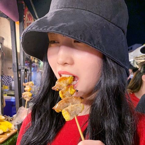 Twice-Momo 190224 @twicetagram Sana Momo, Hirai Momo, Im Nayeon, Ulzzang Girl, K Pop, A Girl, Thailand, Instagram, Black