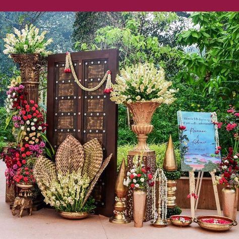 Wedding Ceremony Welcome, Entrance Decor Ideas, Welcome Gate, Photobooth Decor, Wedding Entry, Simple Stage Decorations, Home Flower Decor, Wedding Flower Ideas, Entry Gate