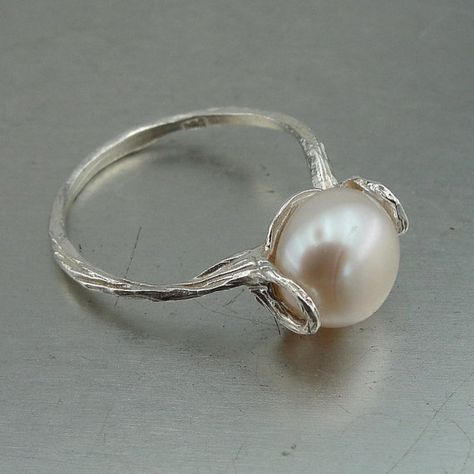 . Pearl Ring Designs, White Pearl Ring, Silver Pearl Ring, Pearl Jewelry Design, Future Engagement Rings, Single Pearl, Simple Pearl, Pearl Rings, Gold Rings Jewelry