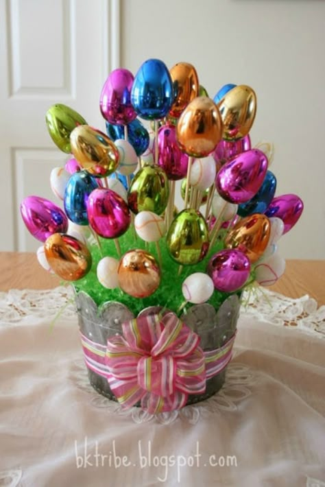 Bring a taste of nature to your Easter table with pretty edible centrepieces Egg Bouquet, Easter Centerpieces Diy, Tafel Decor, Easter Hats, Easter Goodies, Easter Bonnet, Easter Projects, Easter Gift Baskets, Easter Centerpieces