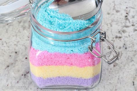 Unicorn Fizzy Bath Salts - so cute! Fizzy Bath Salts, Bath Salts Recipe, Soap Queen, Bath Salts Diy, Bath Bomb Recipes, Diy Toilet, Baby Soft Skin, No Salt Recipes, Decor Pictures