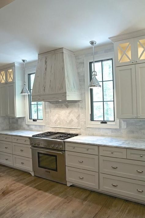 Kitchen Cabinets Grey And White, Kitchen Window Design, Kitchen Cabinet Trends, Hood Design, Kitchen Hood, White Shaker Cabinets, Herringbone Backsplash, Kitchen Hoods, Classic Kitchen