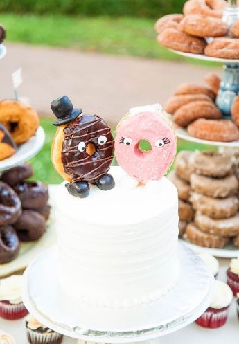 Bride and Groom doughnut cake toppers! (Pawleys Island Bakery) @sarabethphoto Donut Cakes Wedding, Wedding Doughnut Cake, Wedding Donuts Ideas, Donut Cake Wedding, Small Wedding Food Ideas, Fun Wedding Cakes, Doughnut Wedding Cake, Wedding Highlight Video, Donut Wedding Cake