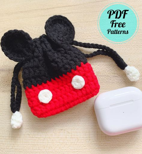 Tops A Crochet, Crochet Studio, Crafting Activities, Crochet Mickey Mouse, Crochet Coin Purse, Winter Projects, Crocheted Bags, Crochet Case, Crochet Disney