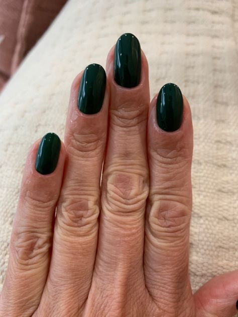 Fall Nails Hunter Green, Forest Green Wedding Nails For Bride, Forest Green Gel Nails Short, Forest Green Dip Nails, Forest Green Wedding Nails, Green Wedding Nails For Bride, Forest Green Manicure, Green Wedding Nails, Nails For Bride