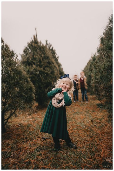 Children session - Christmas tree farm Christmas Tree Session, Family Photos Christmas Tree Farm, Tree Farm Outfits, Christmas Tree Pictures Family, Christmas Tree Farm Photo Shoot Outfits, Christmas Tree Farm Photoshoot, Tree Farm Family Photos, Christmas Tree Farm Pictures, Tree Farm Pictures