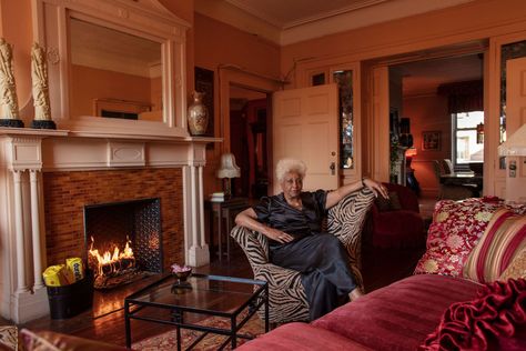 Harlem Apartment New York, Harlem Aesthetic, New York Apartment Building, 1920s Living Room, Harlem Apartment, Brownstone Interiors, People In Space, New Jack City, New York Apartment