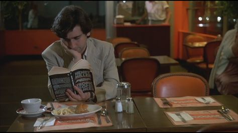 After Hours Film, The Hours Movie, Afterhours Aesthetic, After Hours Movie, After Hours Aesthetic, Characters Reading, Martin Scorsese Movies, Facebook Avatar, Lighting Styles