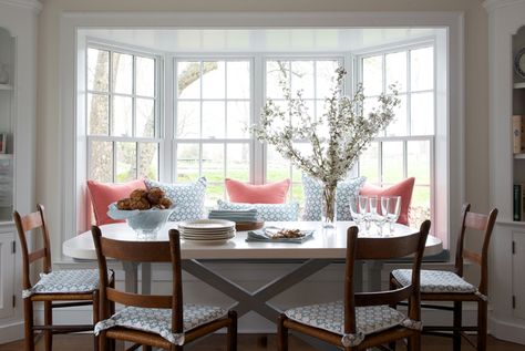 breakfast nook | House of Turquoise: Kerry Hanson Design Built In Bench Seating Dining, Bay Window Banquette, Corner Breakfast Nook Ideas, Bay Window Dining, Breakfast Nook Seating, Bay Window Benches, Seating In Kitchen, Built In Bench Seating, Kitchen Bay Window