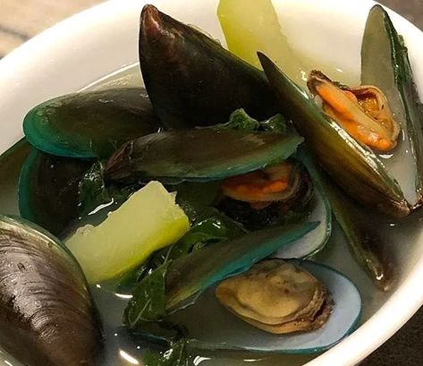 Filipino-Style Mussel Soup (Sabaw ng Tahong) - Delishably Filipino Mussels Recipe, Tahong Recipe Mussels, Tahong Filipino Recipe, Mussels Meat Recipe, Filipino Fish Recipes, Tahong Recipe, Mussel Meat Recipe, Filipino Seafood, Creamy Broccoli Soup Recipe