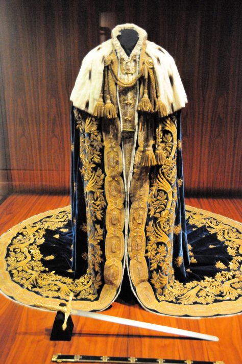 Coronation Imperial Mantle - Austrian Imperial Treasury - Vienna ... Imperial Clothing, Kingdom Design, Coronation Robes, King Costume, King Outfit, Royal Clothing, Royal Dresses, Orange Velvet, Royal Outfits