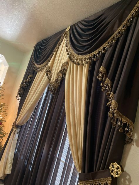 Victorian Curtains Vintage, Gothic Curtains Victorian, Gothic Drapes, Victorian Draperies, Vampy Bedroom, Fancy Drapes, Victorian Drapes, Gothic Curtains, Gothic Bathroom Ideas