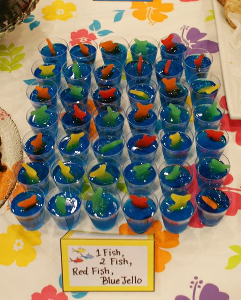 Dr. Seuss Themed Baby Shower | The Cheeky Mama Dr Suess Cakes First Birthdays, Dr Seuss Themed Party, Dr Seuss Charcuterie Board, Dr Seuss Food Ideas For Kids, Dr Suess Snack Ideas, Dr Suess Party Ideas, Dr Seuss Gender Reveal Ideas, Fish Theme Baby Shower Ideas, Dr Suess Food Ideas