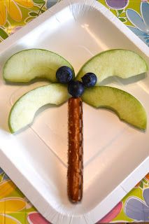 Palm tree made out of pretzel rods, apple slices, and blueberries. Bible School Snacks, Surf Shack Vbs, Sunday School Snacks, Shipwrecked Vbs, Vbs Snacks, Adventure Island, Sea Activities, Vbs 2023, Jungle Cruise