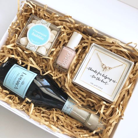 Bridesmaid Proposal Diy, Champagne Bubbles, Flower Box Gift, Client Gifts, Mors Dag, Boyfriend Anniversary Gifts, Hand Crafted Gifts, Wine Gifts, Bridesmaid Proposal