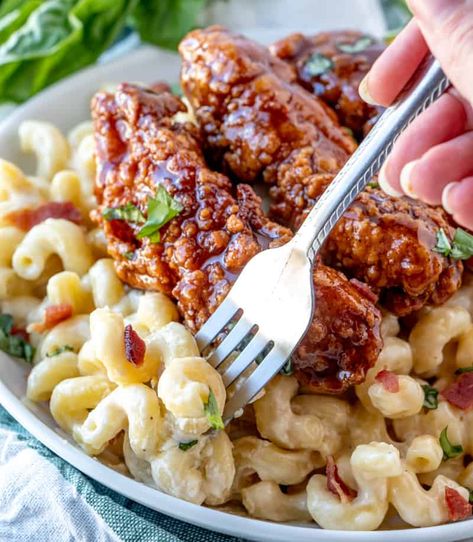 Applebees Mac And Cheese Honey Chicken, Pepper Mac And Cheese, Mac And Cheese Chicken, Cheese With Honey, Chicken Mac And Cheese Recipe, Honey Pepper Chicken, Applebees Recipes, Chicken Mac And Cheese, Chicken Images