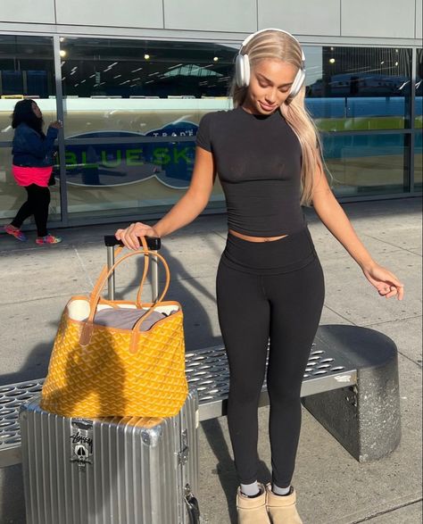 Classy Airport Outfit, Classy Elegant Outfits, Dining Aesthetic, Uk Drip, Rich Couple, Fashion London, Airport Fits, Street Fits, London Lifestyle