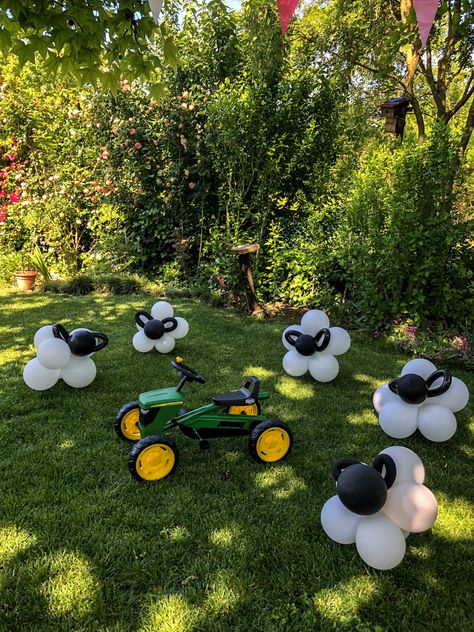 Shaun The Sheep Party Decorations, Baa Baa Black Sheep Birthday Party, Shaun The Sheep Birthday Party Decor, Baba Black Sheep Birthday Theme, Shaun The Sheep Birthday Party, Shaun The Sheep Party, Sheep Cakes, Sheep Party, Sheep Cake