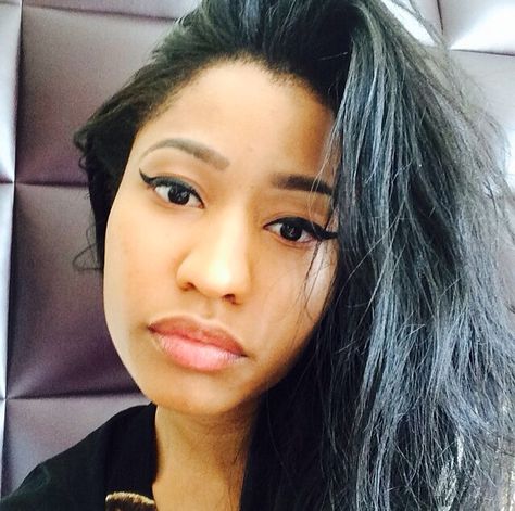 Nicki Minaj Without Makeup, Nicki Baby, Nicki Minaj Barbie, Black Wavy Hair, Nikki Minaj, Nicki Minaj Photos, Nicki Minaj Pictures, Glowing Face, No Makeup