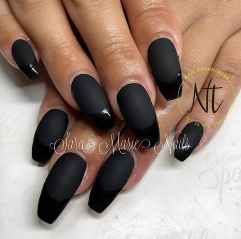 Black nails never go out of style. Here are some of the best black nail art designs including matte black ombre and silver foil tips. #blacknails #nailart #naildesign Black Ombre Dip Nails, Silver Black Nails, Black Nail Art Ideas, Black Nail Art Designs, Black Nail Design, Accent Nail Designs, Cheetah Print Nails, Black Stiletto Nails, Butterfly Nail Designs